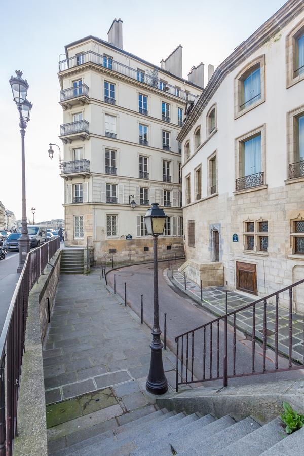 Veeve - Overlooking The Seine On Ile De La Cite Paris Ngoại thất bức ảnh